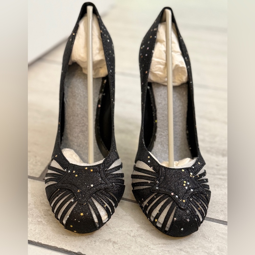 Vintage - Oh Deer - Black Round Toe w Peekaboo Glitter Pumps - size 8.5